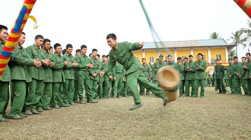 Bo doi Viet Nam choi gi ngay Tet?-Hinh-6